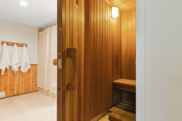 Premier Condo, 4 Bedrooms (111 Wintergreen - Pet Friendly)