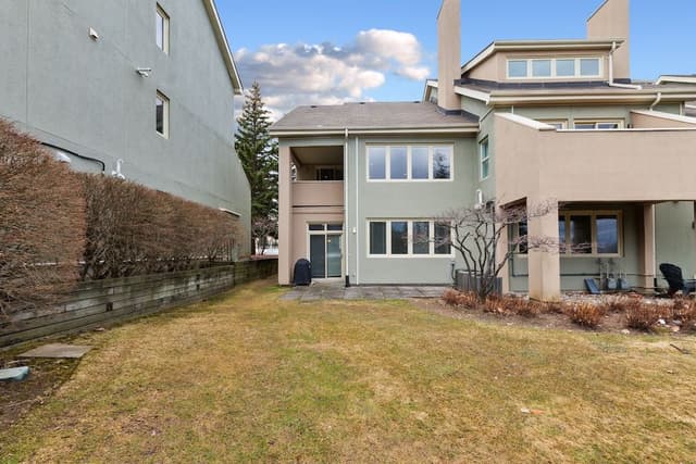 Premier Condo, 3 Bedrooms (109 Wintergreen - No Pets Allowed)