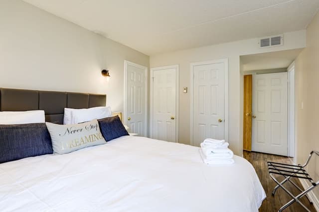 Premier Condo, 3 Bedrooms (118 Wintergreen - No Pets Allowed)