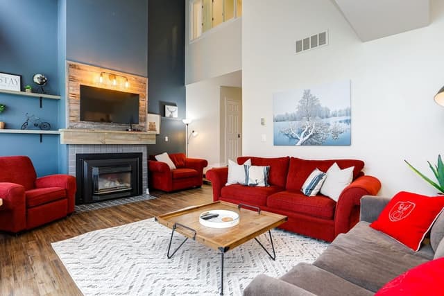 Premier Condo, 3 Bedrooms (118 Wintergreen - No Pets Allowed)