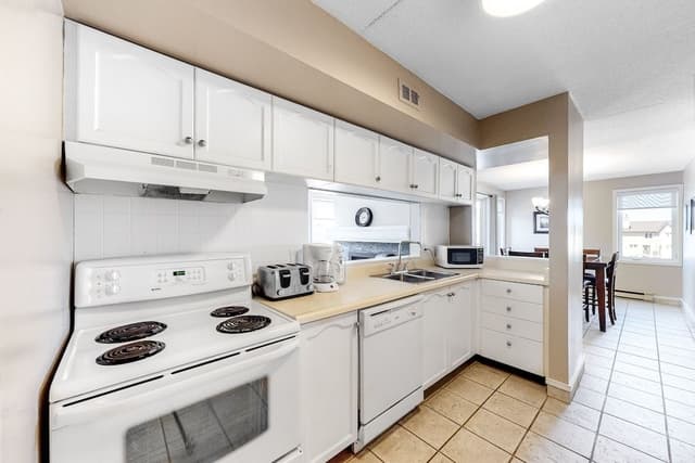 Condo, 2 Bedrooms