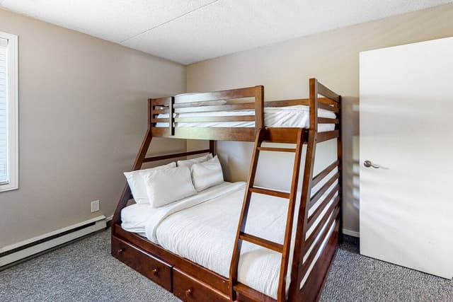 Condo, 2 Bedrooms