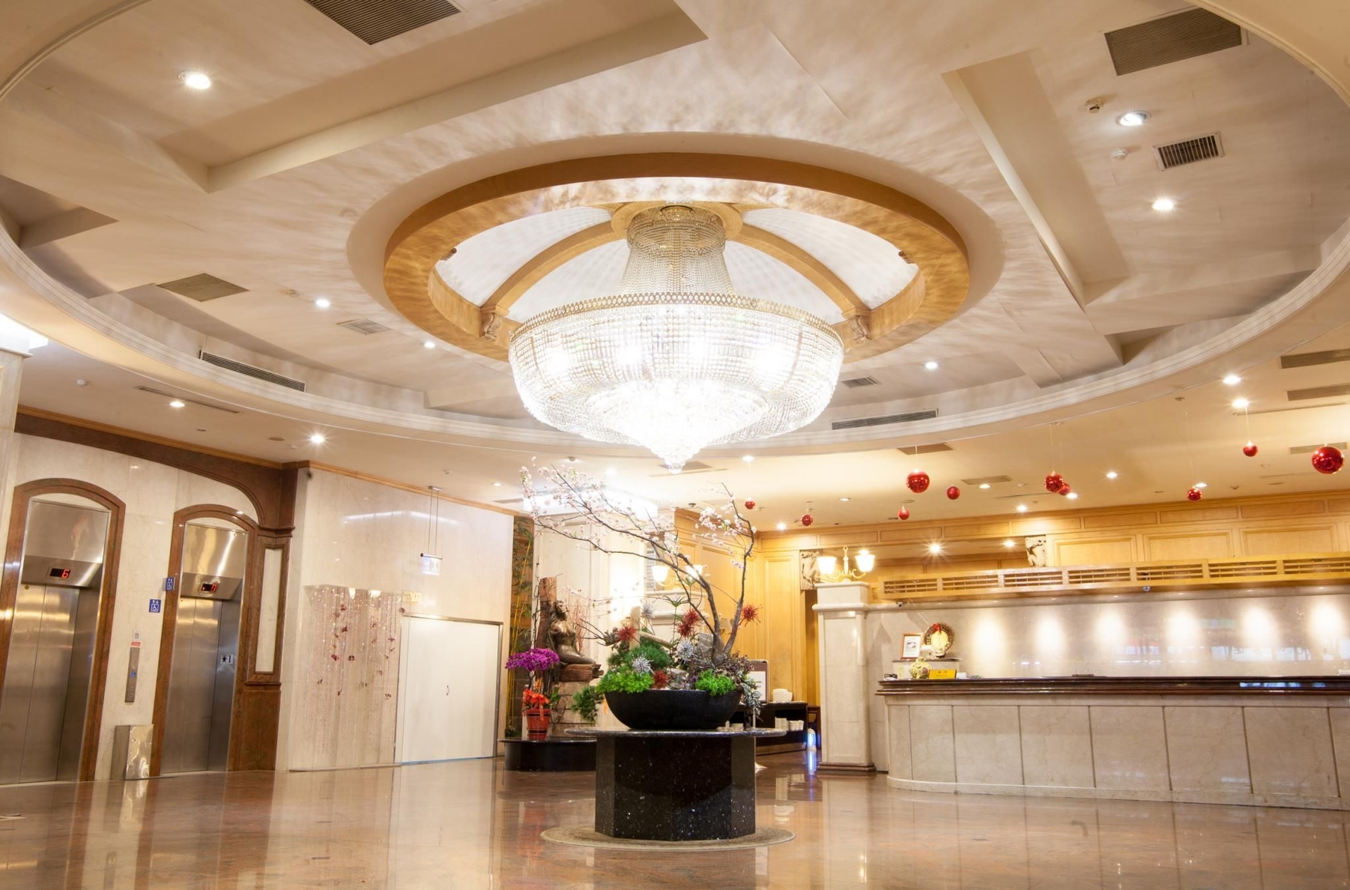 โรงแรมไฮเนสส์ (Highness Hotel)0