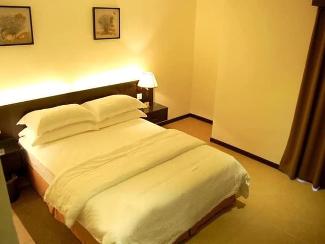 Standard Queen Room