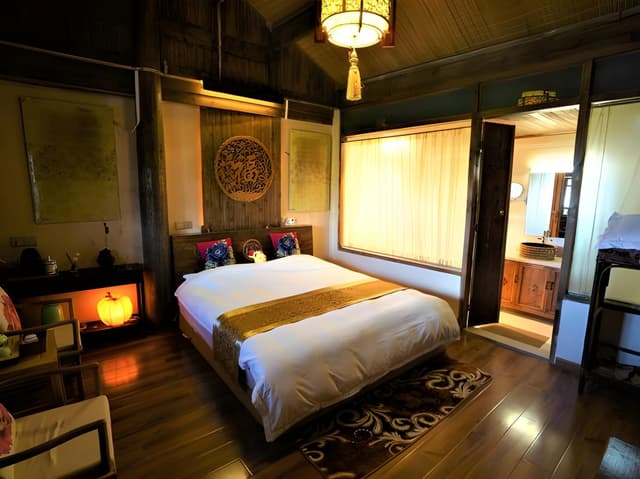 No.3 Antique Double Bed Room