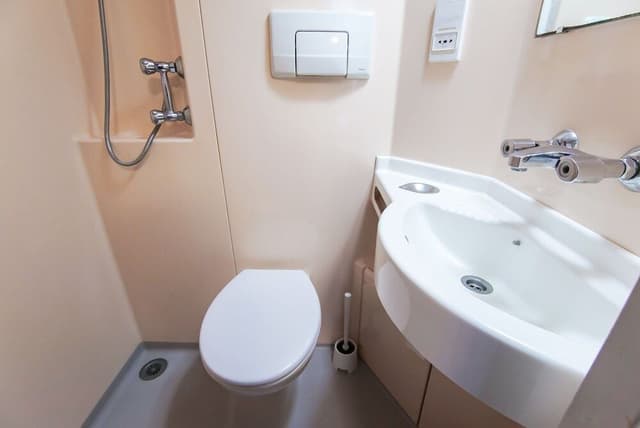 Double Room (Lower Ground Floor rear)