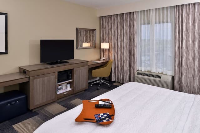 King, Room, Refrigerator & Microwave