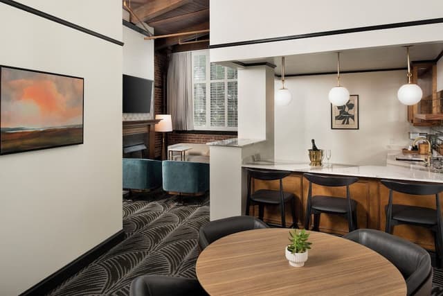 Suite (Admiral)