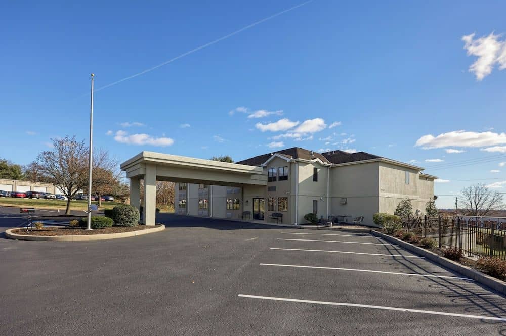 Warwick Inn & Suites Warwick Inn & Suites