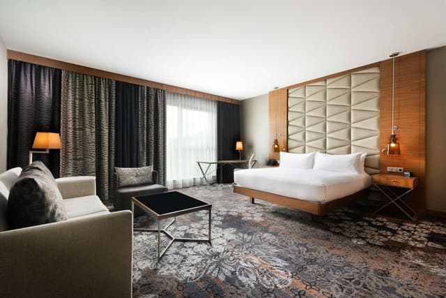 KING JUNIOR SUITE