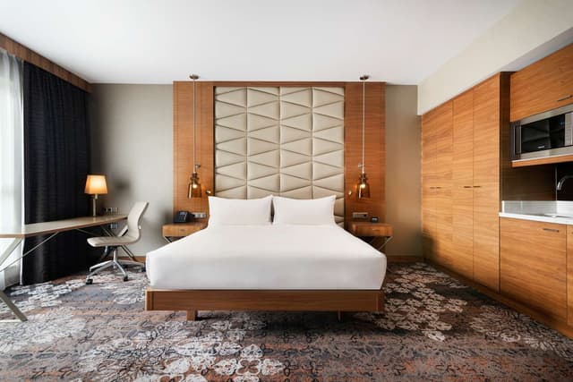 KING JUNIOR SUITE