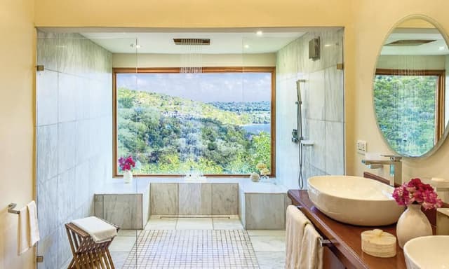 Hillside Pool Suite