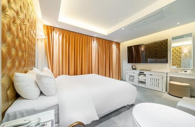 Luxury Room
