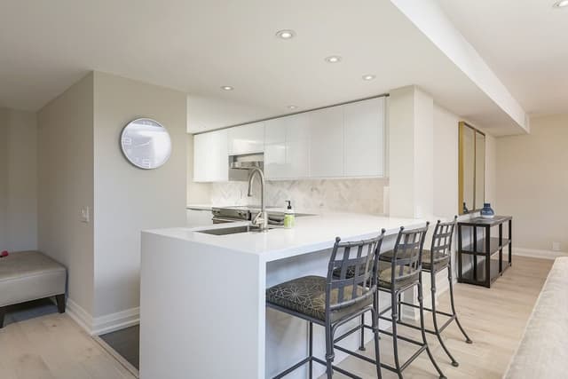Luxury Condo, 3 Bedrooms (213 Sierra Lane - No Pets Allowed)