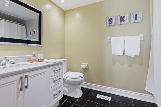 Deluxe Condo, 3 Bedrooms (204 Sierra Lane - No Pets Allowed)