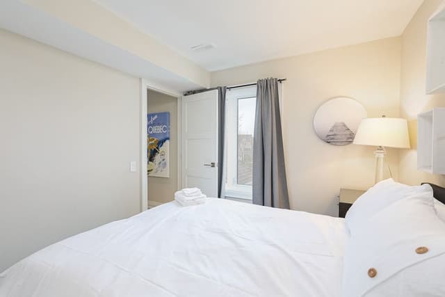 Luxury Condo, 3 Bedrooms (213 Sierra Lane - No Pets Allowed)