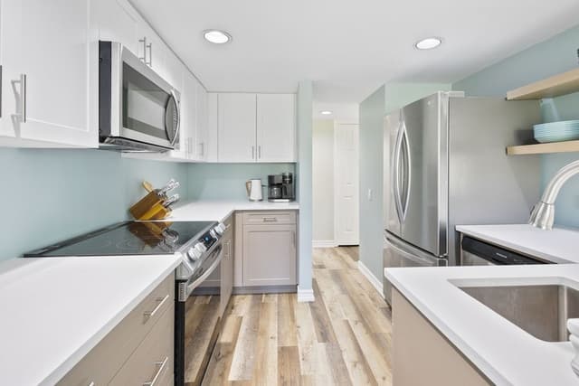 Grand Condo, 3 Bedrooms (119 Sierra Lane - No Pets Allowed)