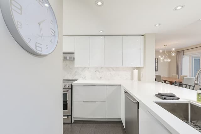 Luxury Condo, 3 Bedrooms (213 Sierra Lane - No Pets Allowed)