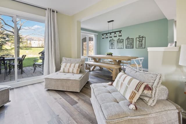 Grand Condo, 3 Bedrooms (119 Sierra Lane - No Pets Allowed)