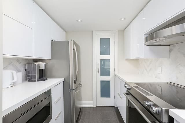 Luxury Condo, 3 Bedrooms (213 Sierra Lane - No Pets Allowed)