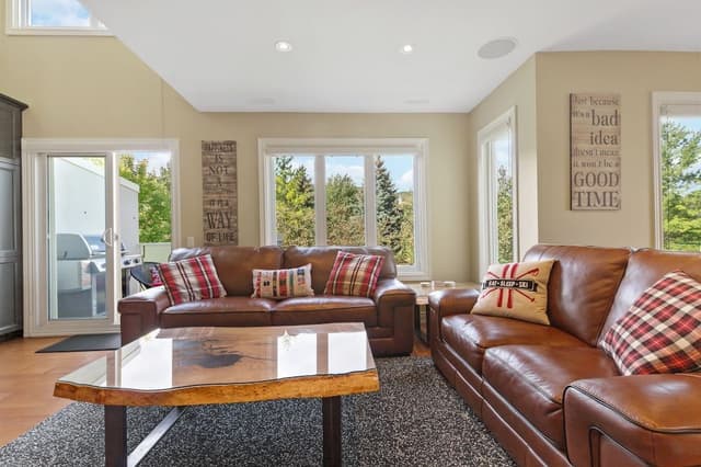 Deluxe Condo, 3 Bedrooms (204 Sierra Lane - No Pets Allowed)
