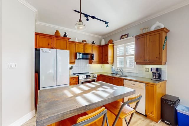 Condo, 2 Bedrooms