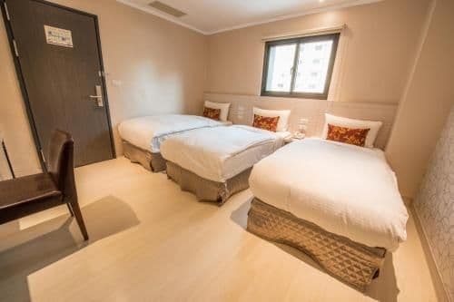 Urban Triple Room