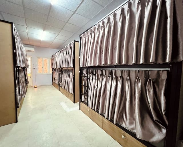 Shared Dormitory, Men only