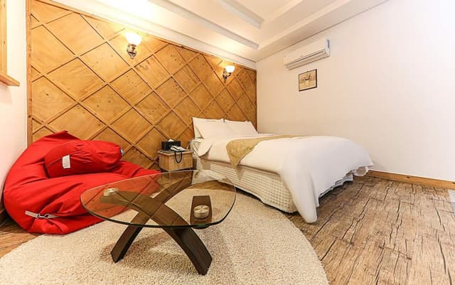 Single Room (Included Breakfast for 1, Surcharge for 2 on the spot)