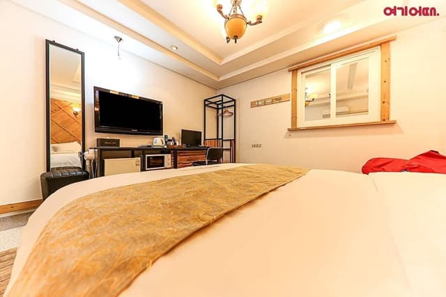 Single Room (Included Breakfast for 1, Surcharge for 2 on the spot)