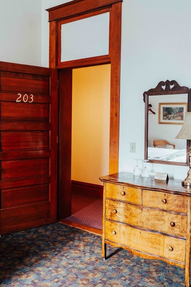 Suite, 1 King Bed (Library, 2nd Floor, Accessible by Stairs Only)