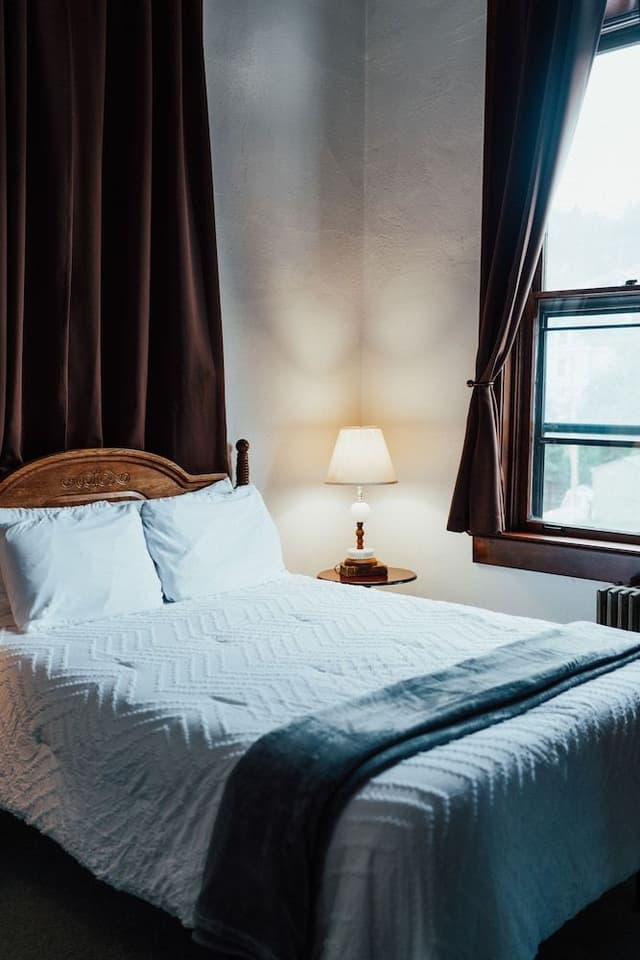 Suite, 1 Queen Bed (Deliberation)