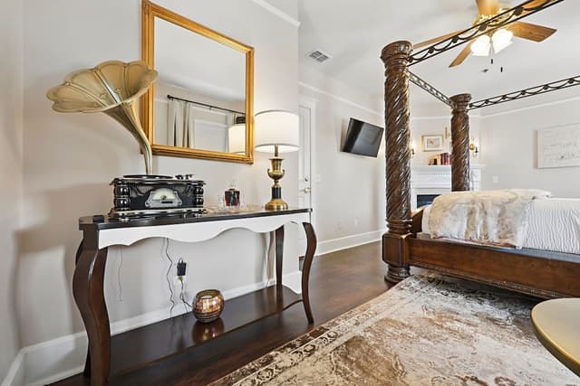 Deluxe Room, 1 King Bed, Non Smoking (The Gentleman's Quarters)