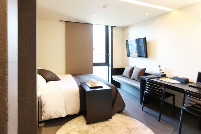 Deluxe Room (Saturday Check-in Time: 8 PM)