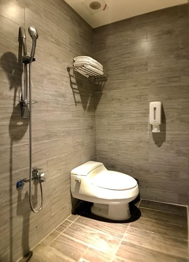 Comfort Quadruple Room (2 Shower Rooms)