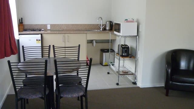 Standard Room, Non Smoking, Kitchen (2 Bedroom Motel)