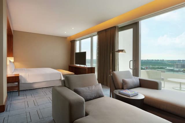 1 KING 1 BEDROOM PRESIDENTIAL SUITE-BALCONY