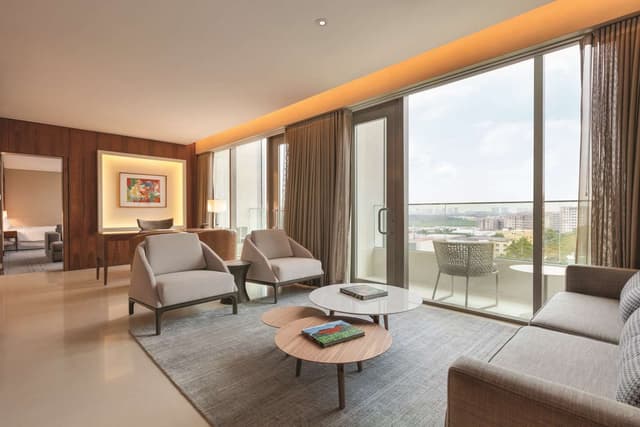 1 KING 1 BEDROOM PRESIDENTIAL SUITE-BALCONY