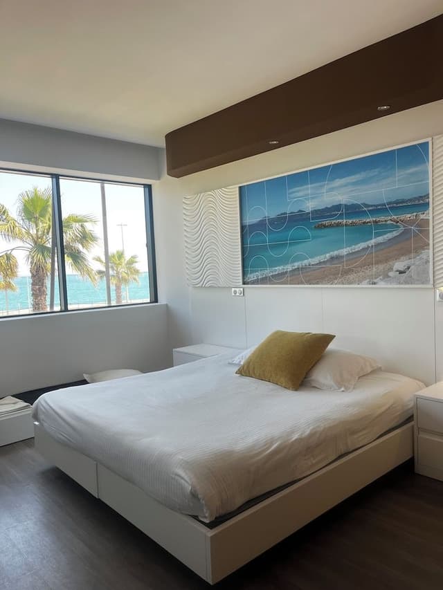 Family Room, Sea Facing