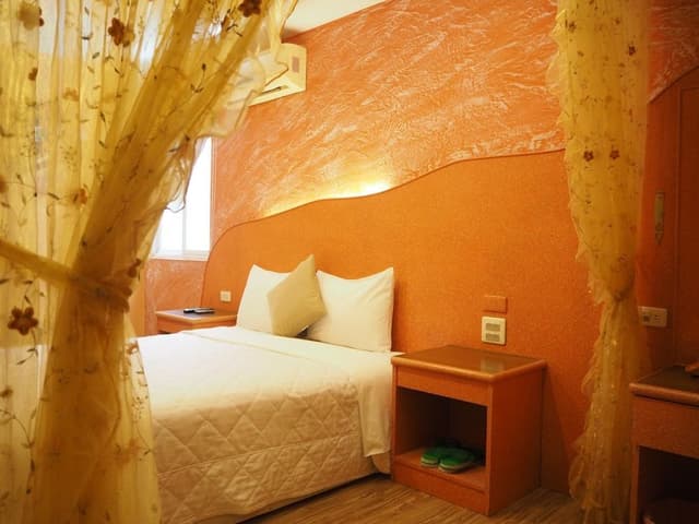 Deluxe Double Room (203)