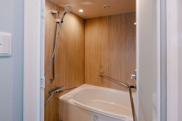 Deluxe Twin Room, Non Smoking (200cm x 120cm x 2) Dinner at 6pm