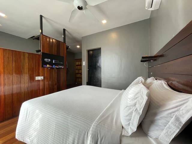 Double Room All Meals and Boat Transfers Included