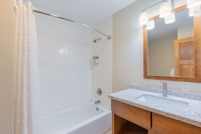 Standard Condo, 2 Bedrooms, Fireplace, Mountain View