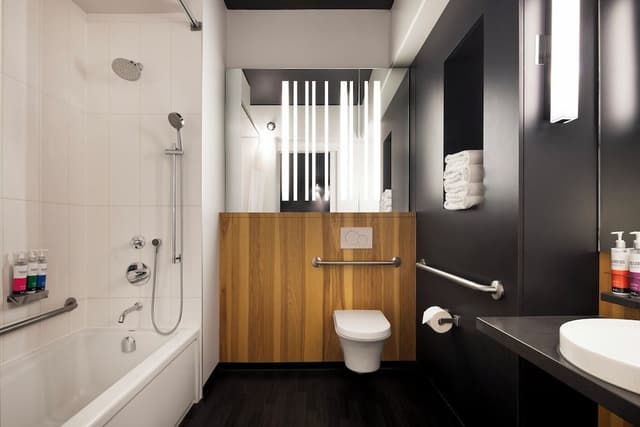 Room, 2 Queen Beds, City View