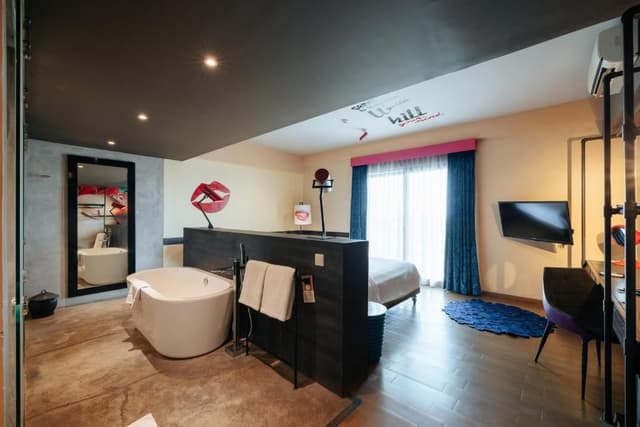 Dash Deluxe Double Room City View with Free 2 Bottles Beer
