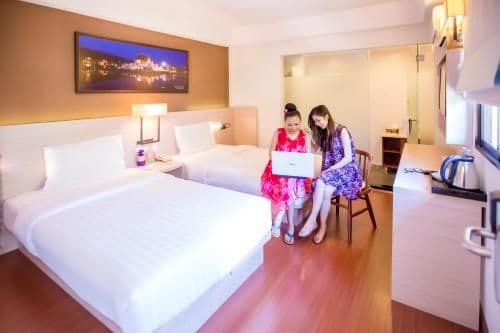Standard Twin Bed Room