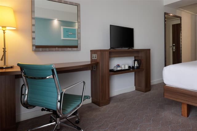 QUEEN FAMILY ROOM