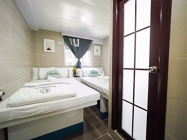 Group of 5 People ( 1 Double Room + 1 Triple Room )