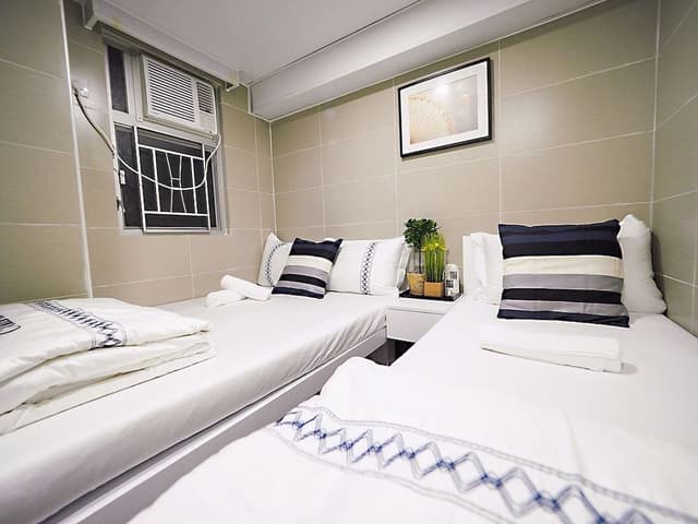 Group of 5 People ( 1 Double Room + 1 Triple Room )