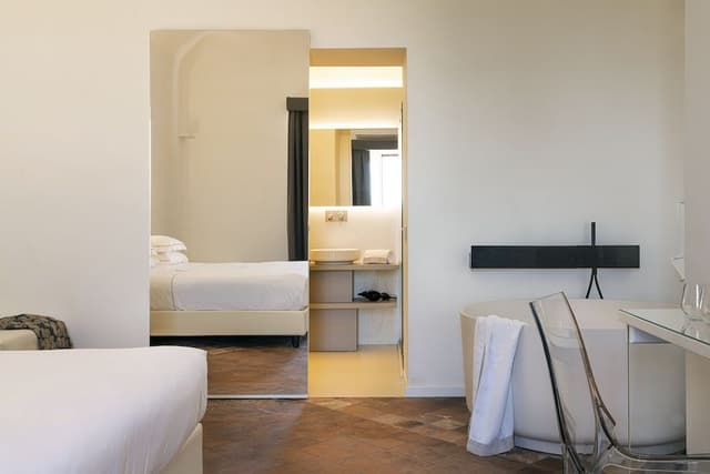 Junior Suite, 1 King Bed with Sofa bed, Bathtub
